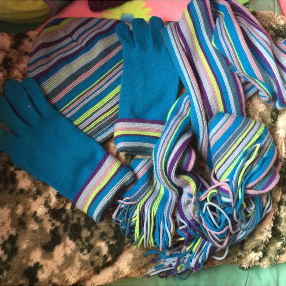 Scarf hat and gloves